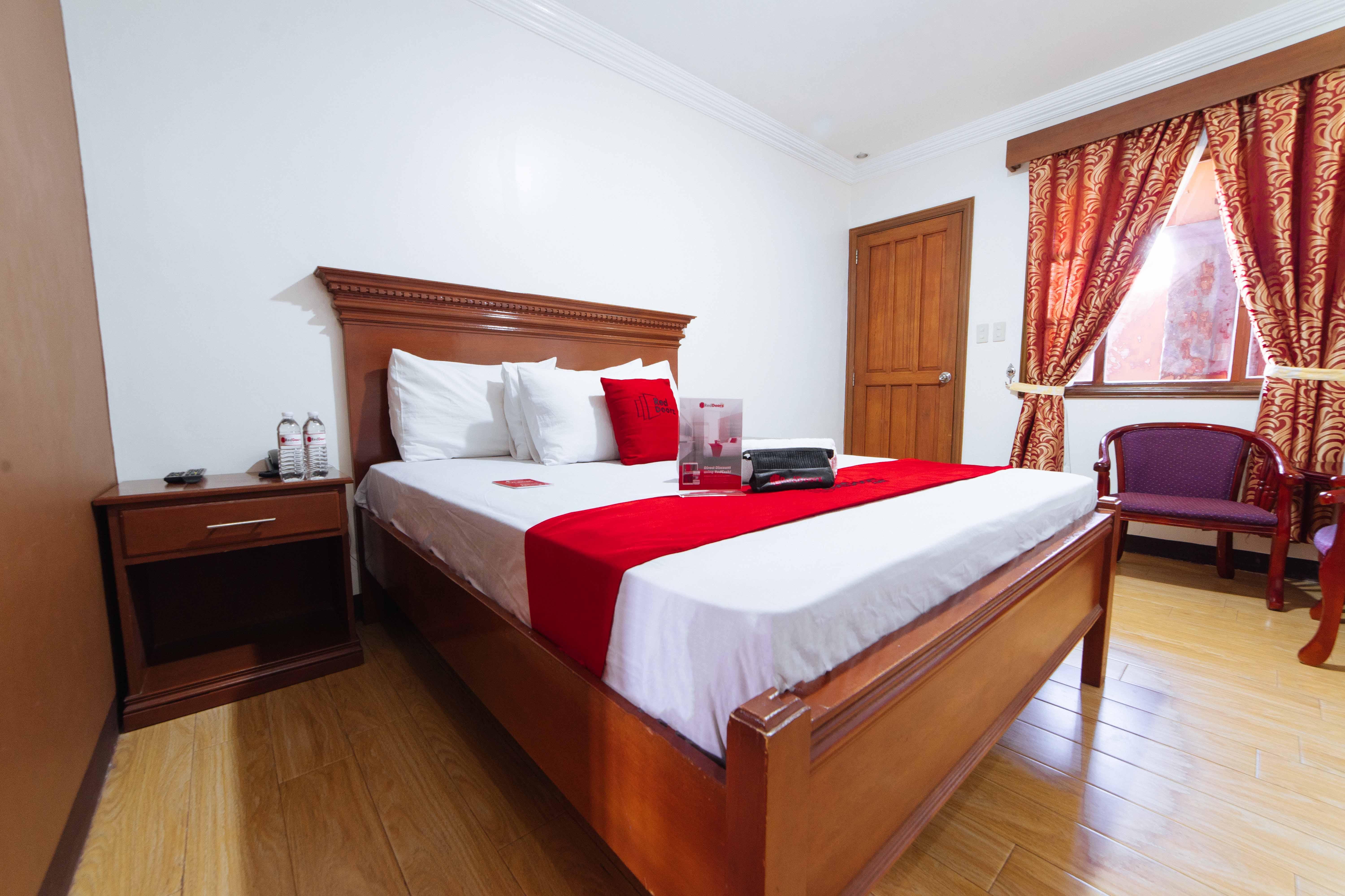 Reddoorz Plus @ Starhomes Olivianville Tarlac City Esterno foto