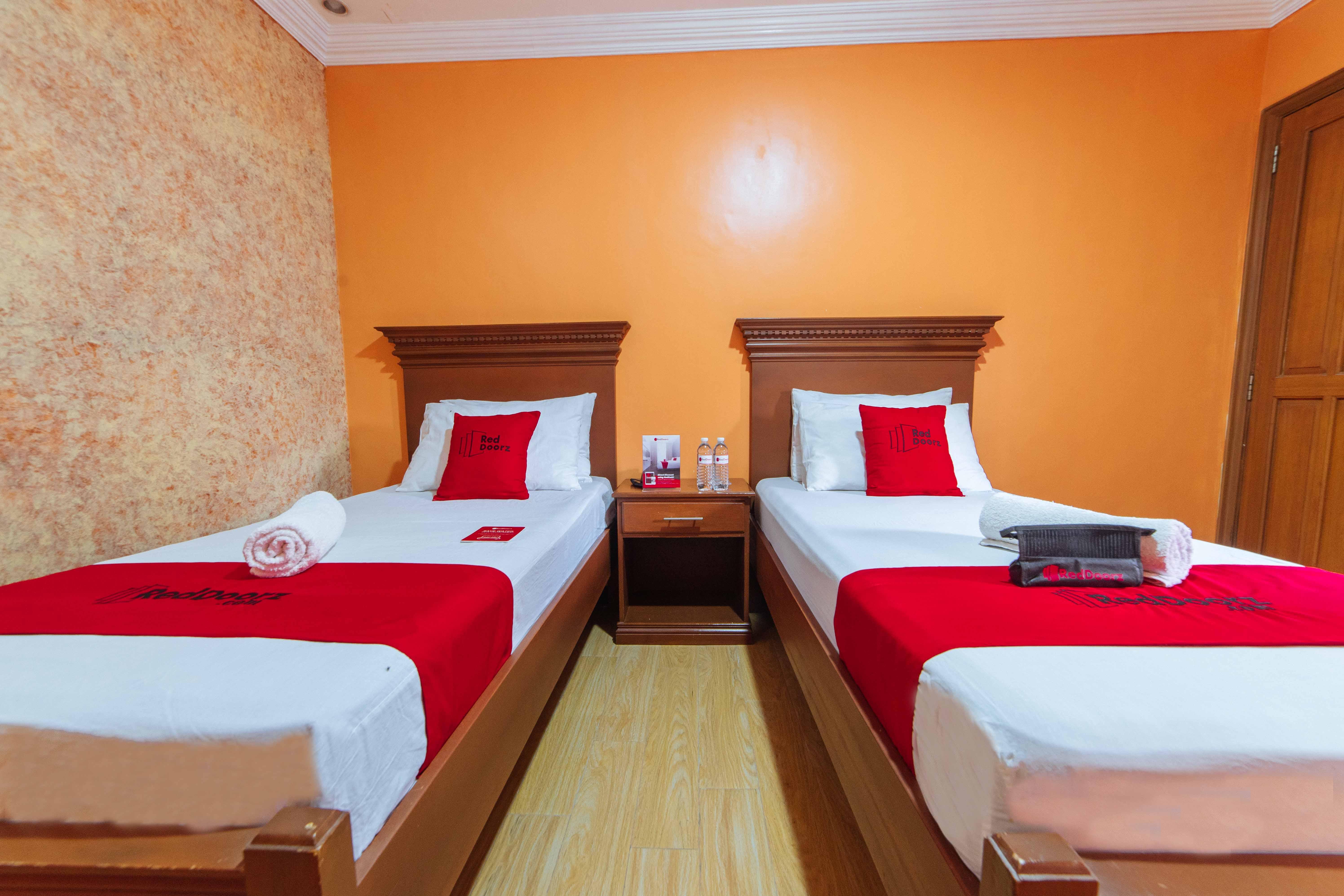 Reddoorz Plus @ Starhomes Olivianville Tarlac City Esterno foto