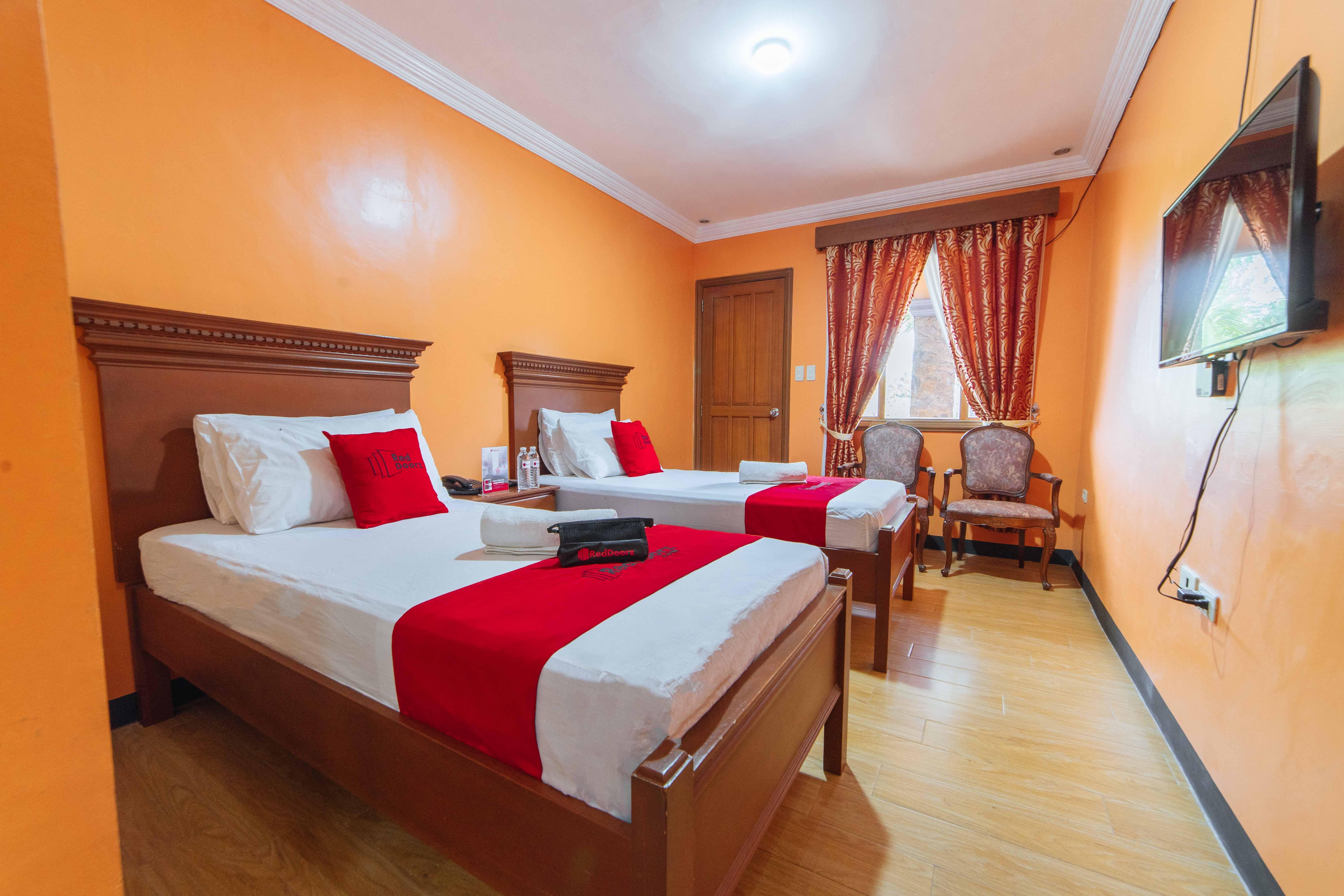 Reddoorz Plus @ Starhomes Olivianville Tarlac City Esterno foto
