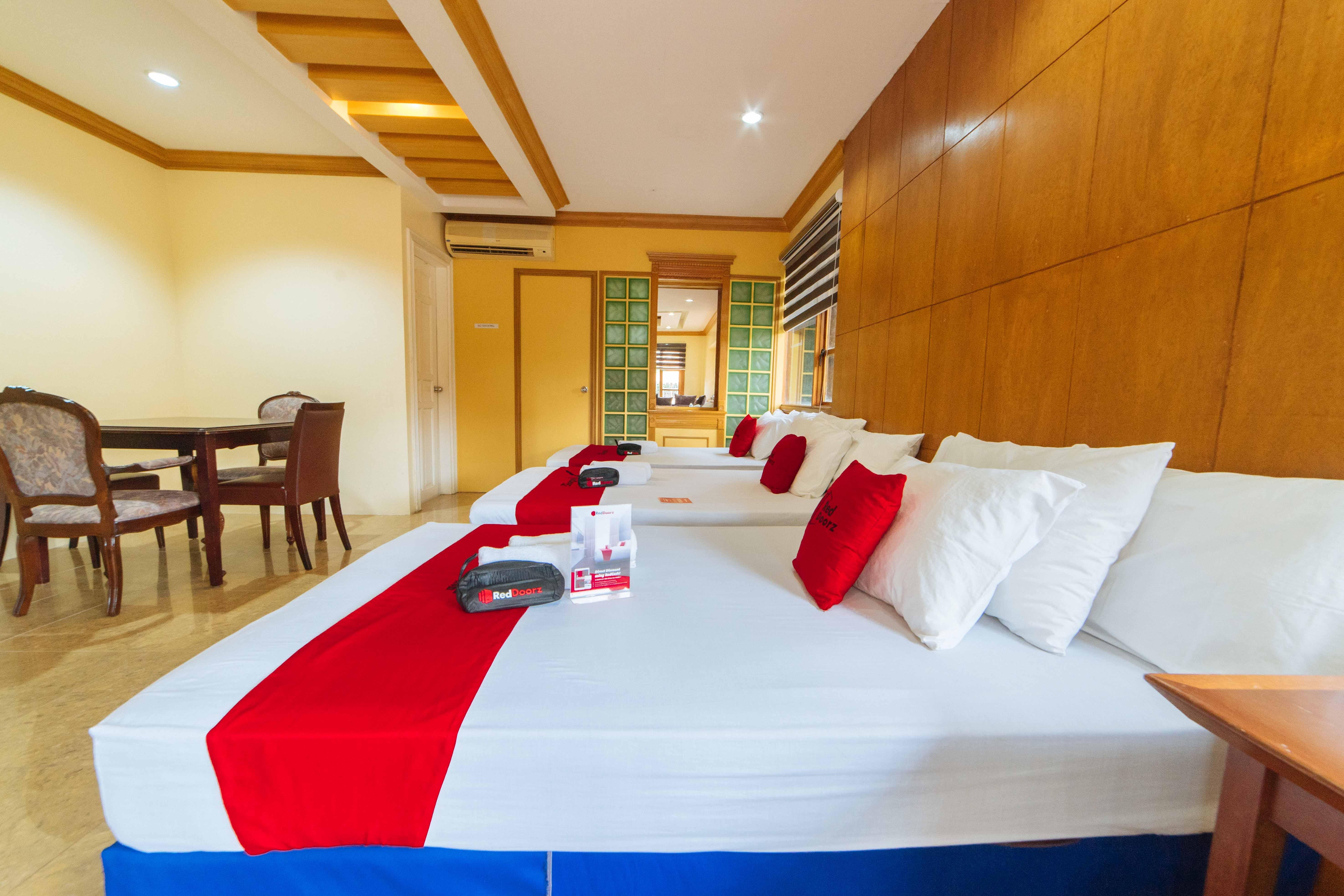 Reddoorz Plus @ Starhomes Olivianville Tarlac City Esterno foto