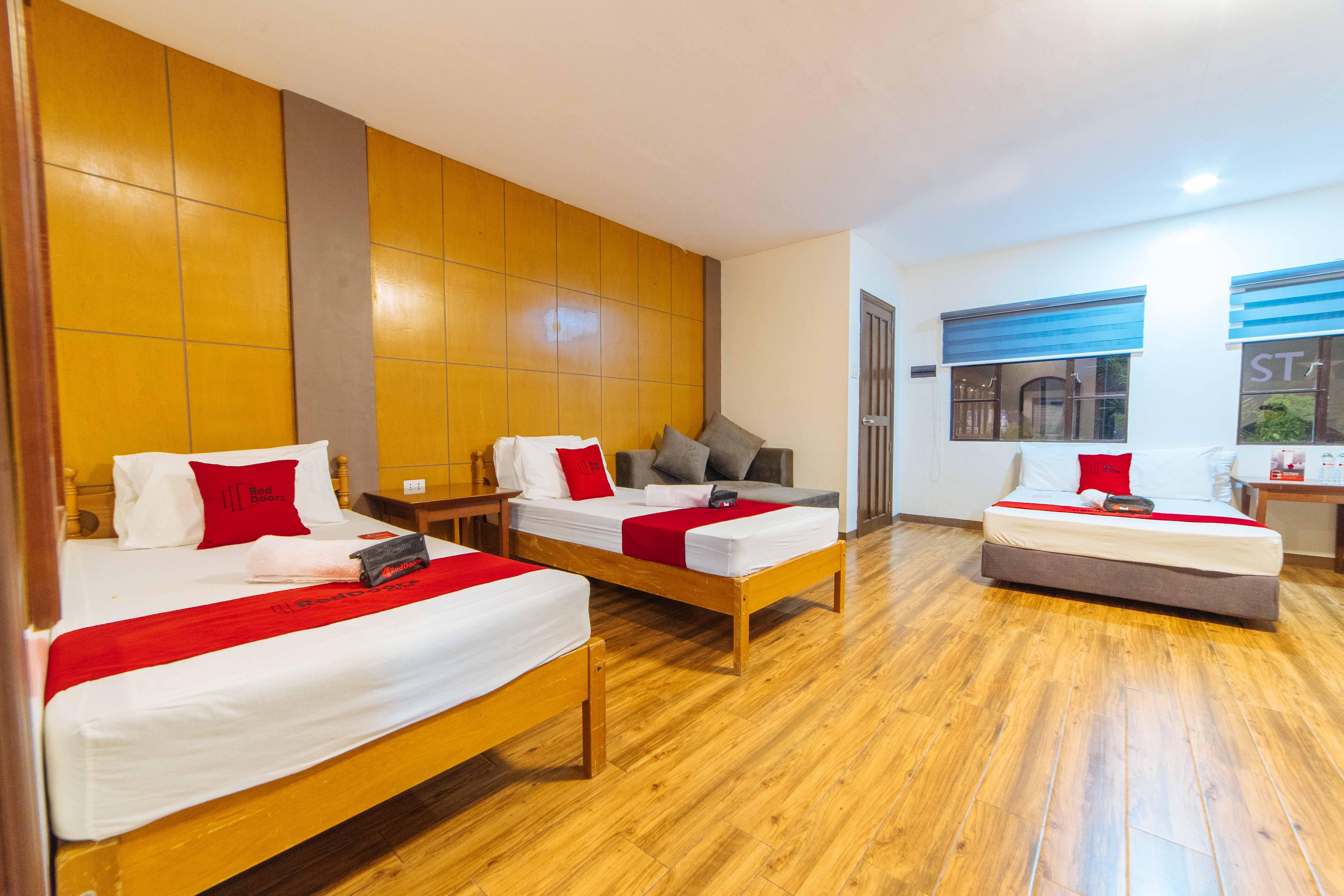 Reddoorz Plus @ Starhomes Olivianville Tarlac City Esterno foto