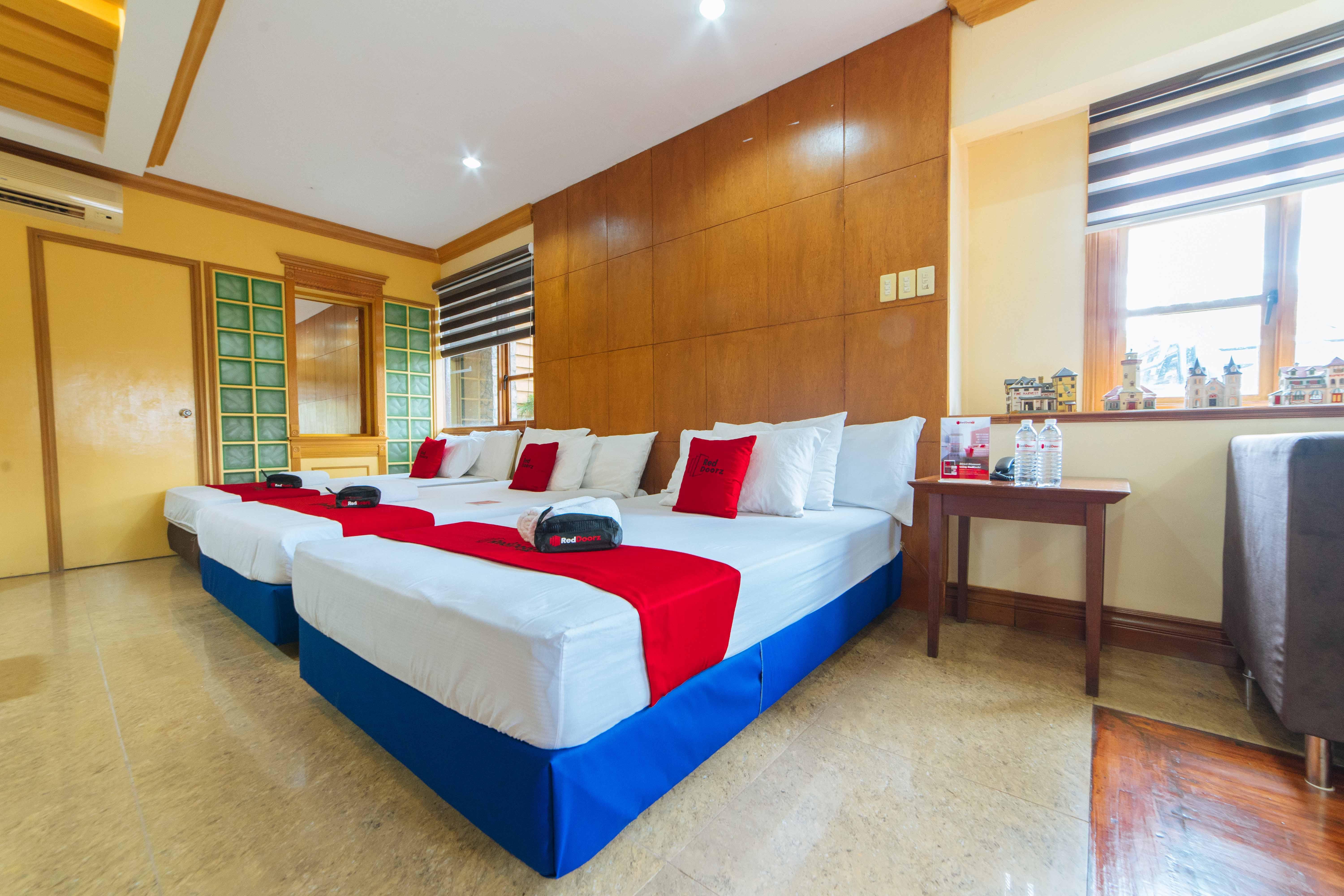 Reddoorz Plus @ Starhomes Olivianville Tarlac City Esterno foto