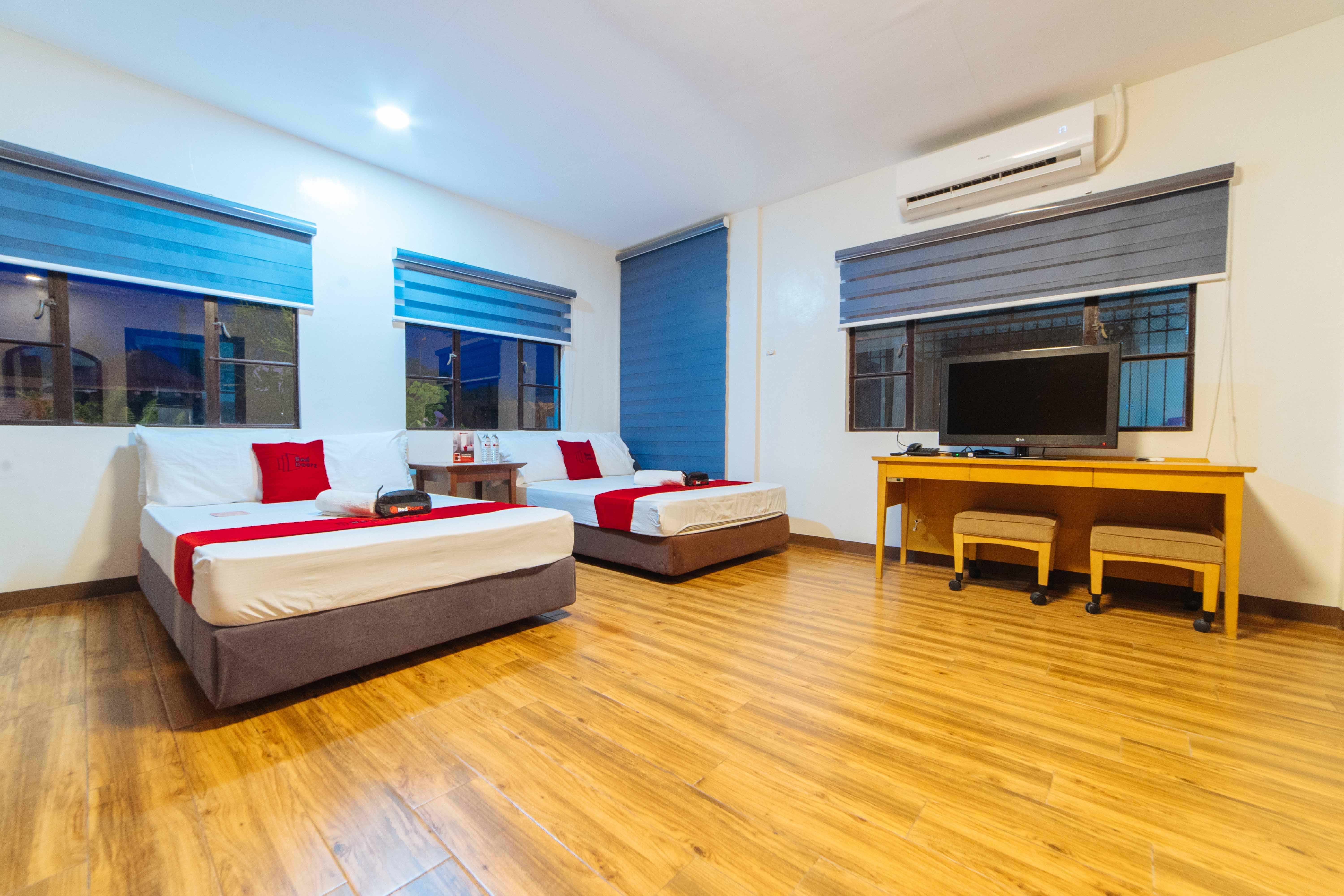 Reddoorz Plus @ Starhomes Olivianville Tarlac City Esterno foto