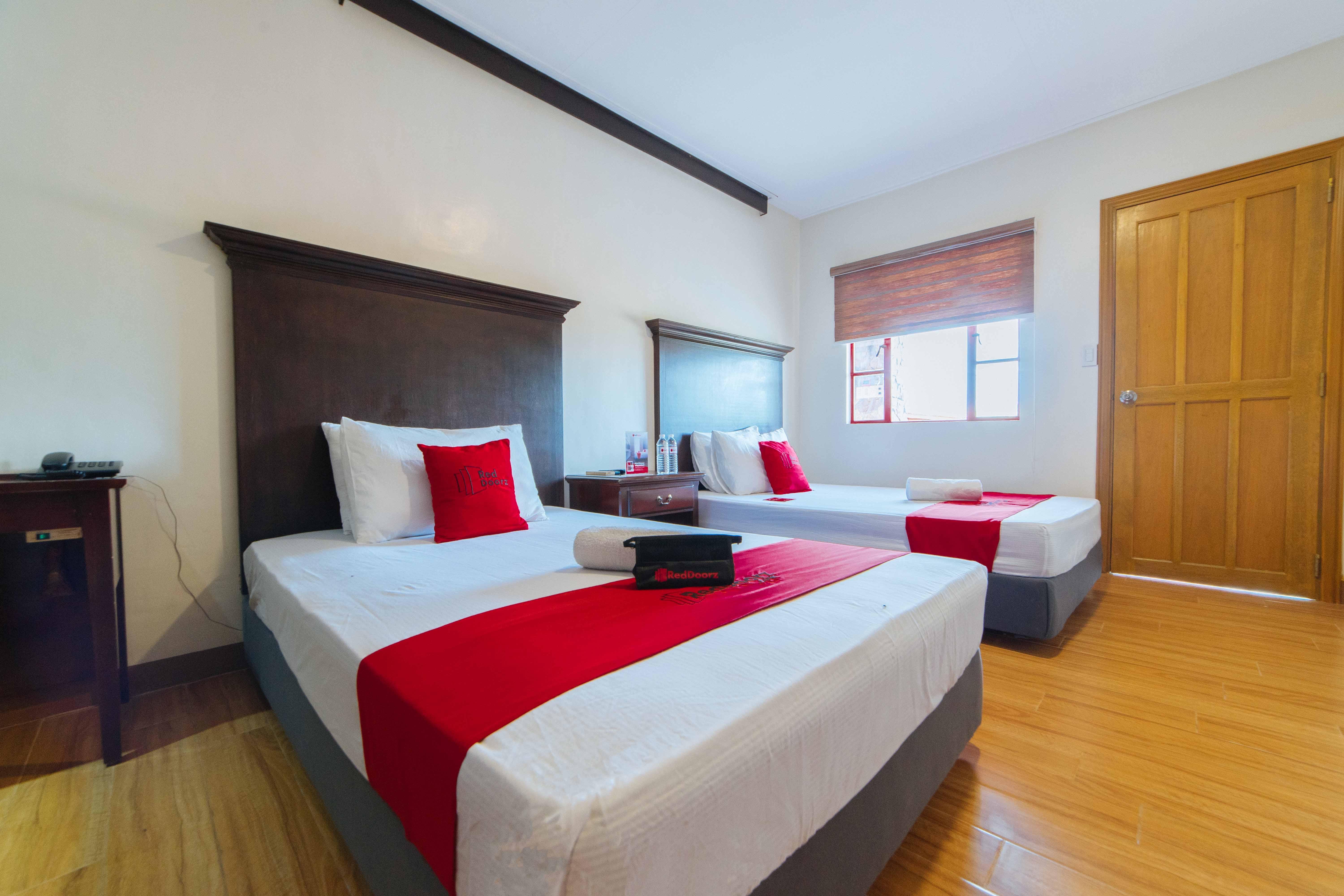 Reddoorz Plus @ Starhomes Olivianville Tarlac City Esterno foto