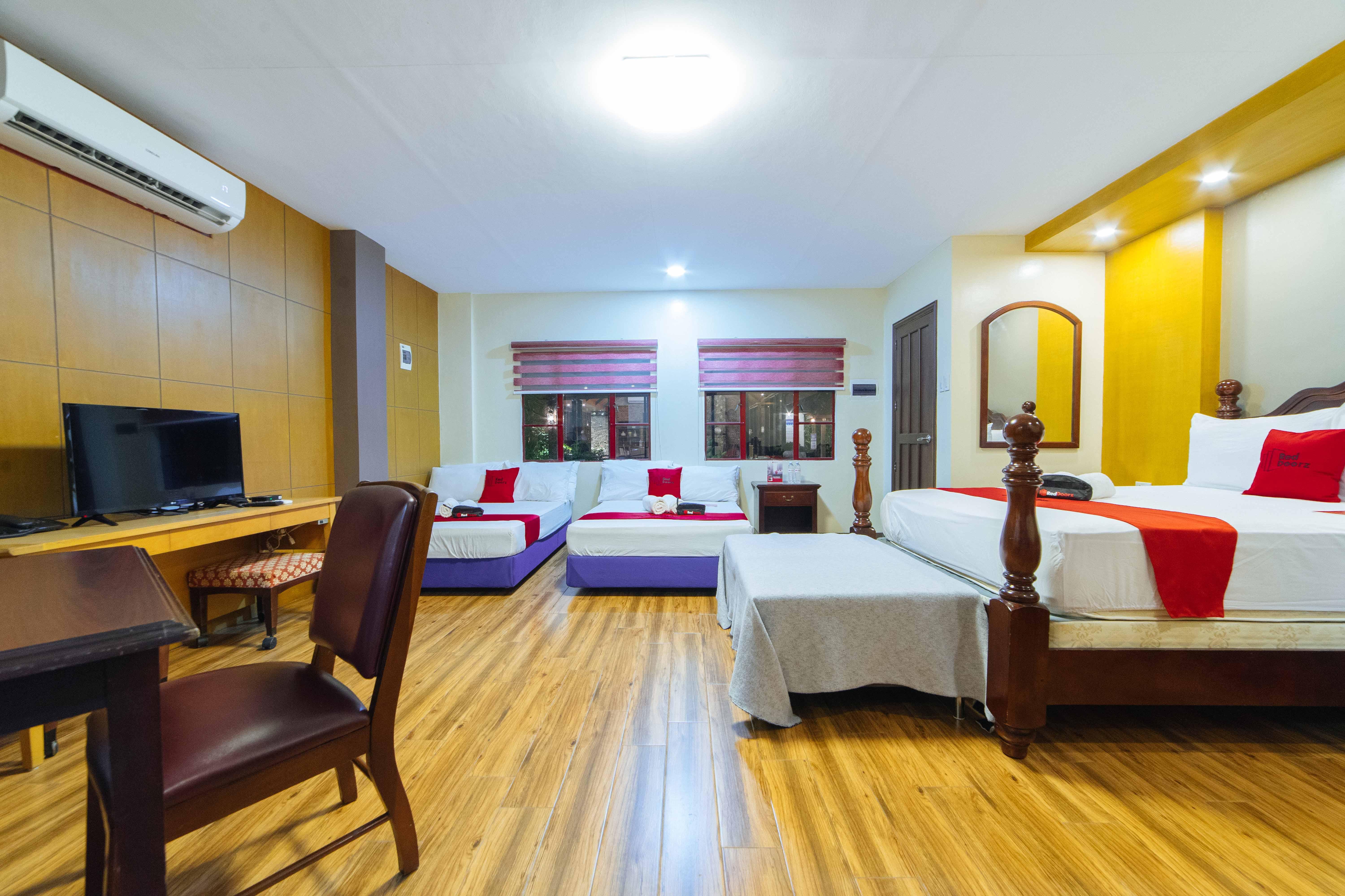 Reddoorz Plus @ Starhomes Olivianville Tarlac City Esterno foto