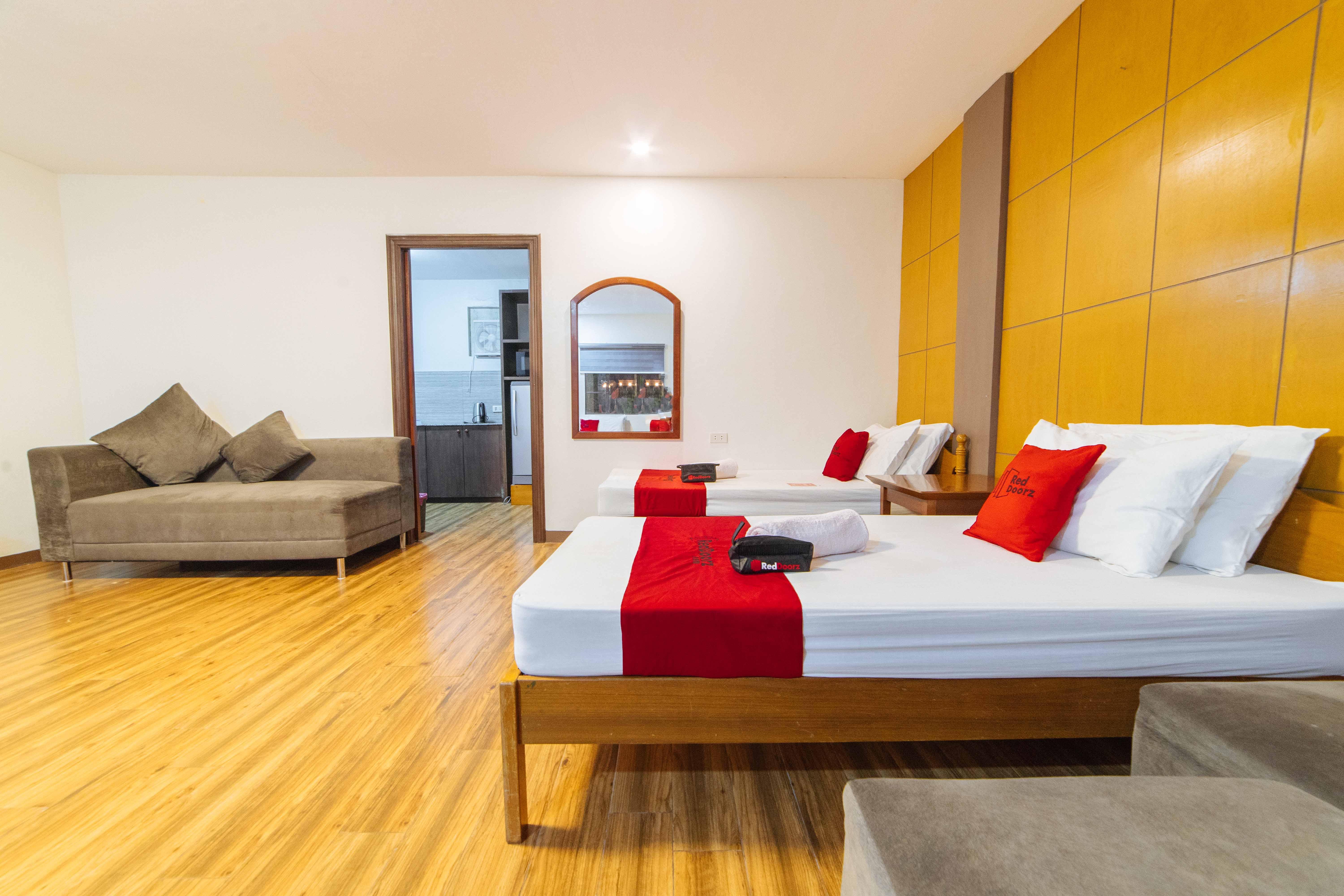 Reddoorz Plus @ Starhomes Olivianville Tarlac City Esterno foto