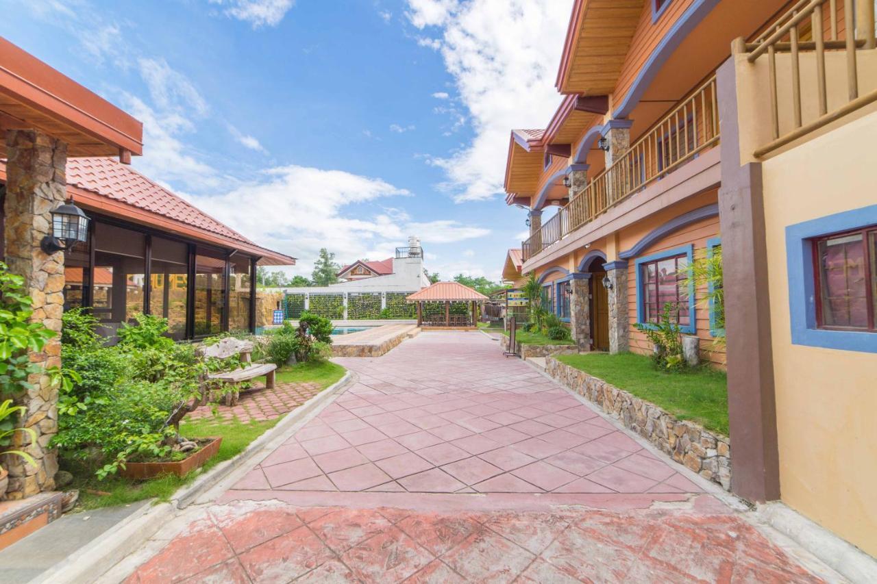Reddoorz Plus @ Starhomes Olivianville Tarlac City Esterno foto